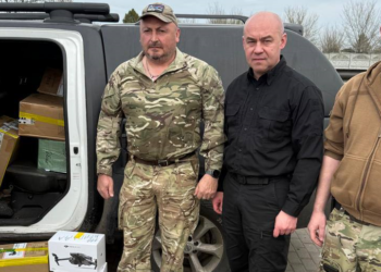 Сергій Надал на фронті передав партію безпілотників