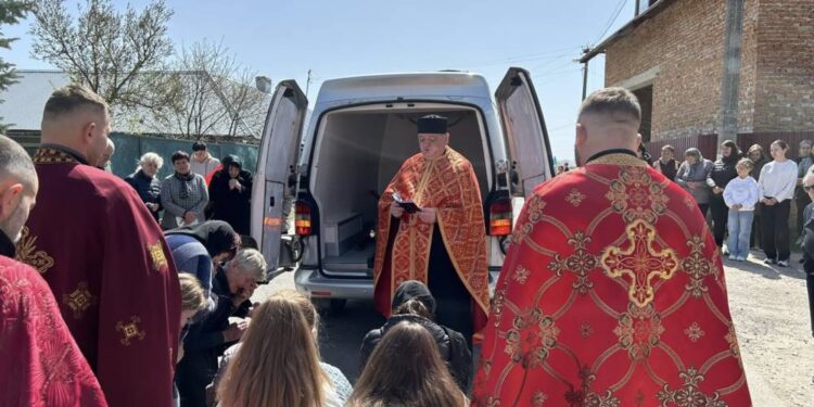 Великоберезовицька громада зустріла загиблого Ігоря Колясу