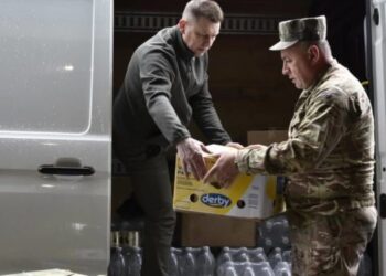 Володимир Болєщук відвіз на передову дрони та гостинці