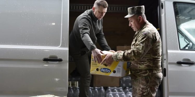 Володимир Болєщук відвіз на передову дрони та гостинці