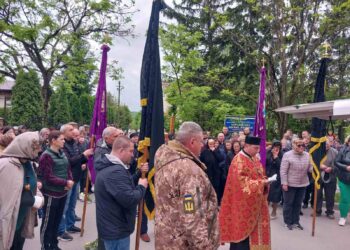 Борщів на колінах зустрів захисника Дмитра Завойського