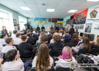Лекцію з протидії вербуванню підлітків провели у ліцеї