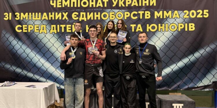 Тернопільські призери зі своїми наставниками