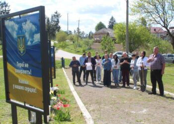 У Баворові висадили дерева памʼяті українських героїв