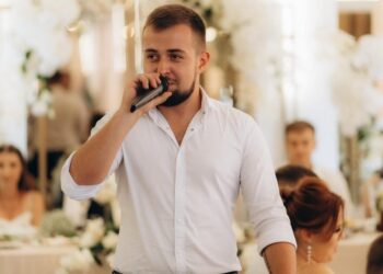 Пісні молодого співака набирають мільйони