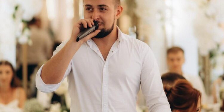 Пісні молодого співака набирають мільйони