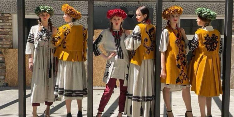 В Мілані представили сукні тернопільських учнів та викладачів