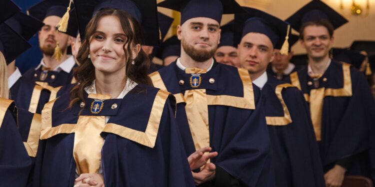 Вручення дипломів магістрам юридичного факультету