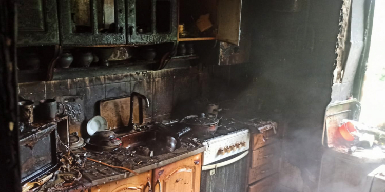 Семеро людей опинилися в димовій пастці