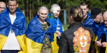 На Тернопільщину повернулися важкопоранені та тяжкохворі захисники
