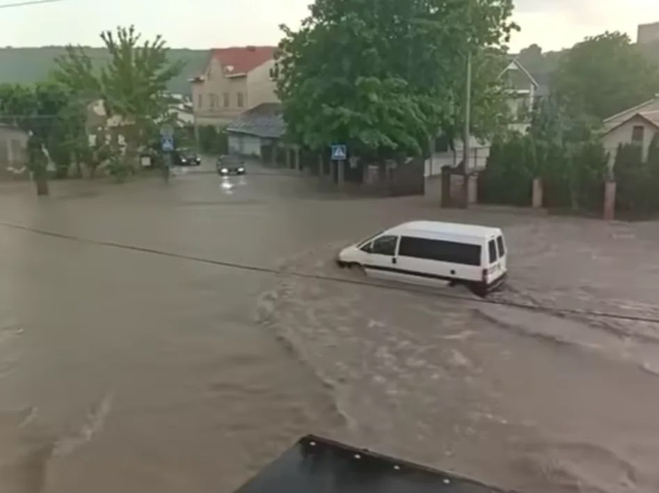 Чортків потонув під час аномальної зливи