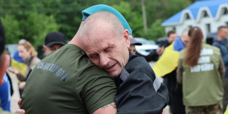 На Тернопільщину повертаються звільнені захисники