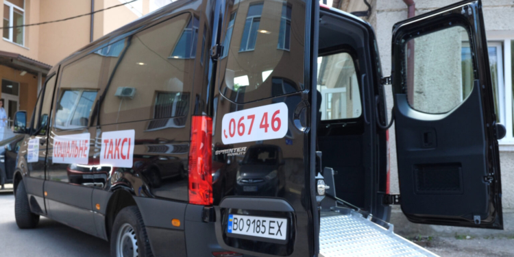 Новий автомобіль соціального таксі отримав Тернопіль