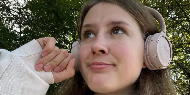 Тендітна тернопільська біатлоністка у розкішній сукні