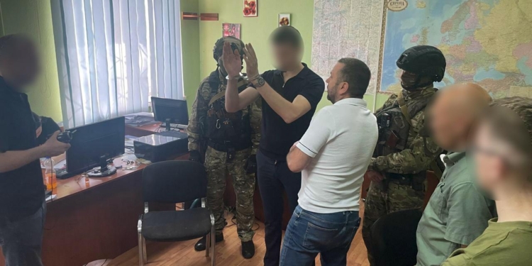 Поліція викрила масштабну схему онлайн-шахрайства