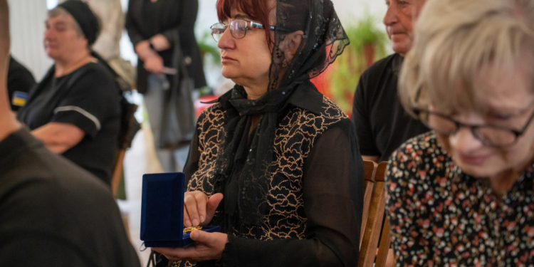 Родинам загиблих військовослужбовців вручили відзнаки