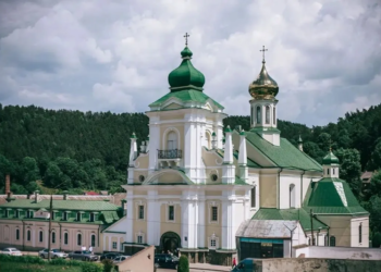 Попи намагалися поцупити ікони з Кременця