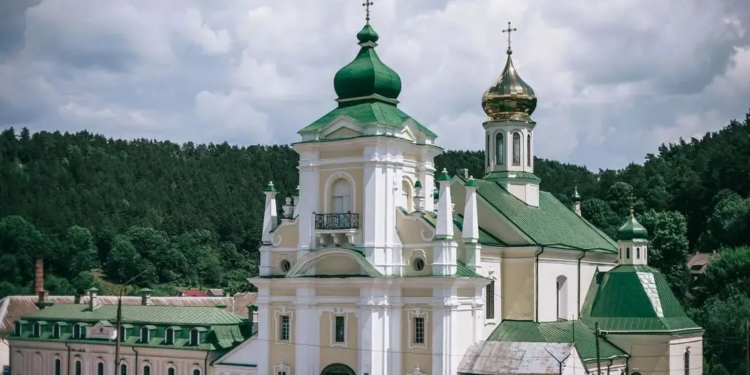 Попи намагалися поцупити ікони з Кременця