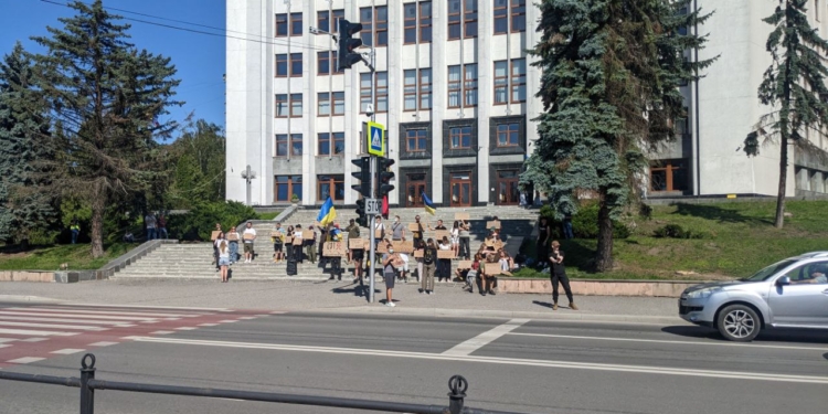 Тернополяни вийшли проти обмежень в діяльності НАБУ та САП