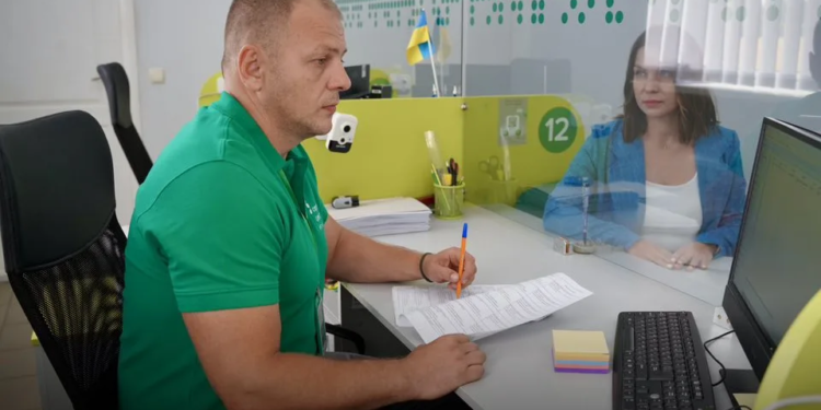 Костянтин приєднався до сервісного центру МВС