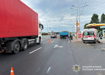 У Тернополі під колесами вантажівки а загинула жінка