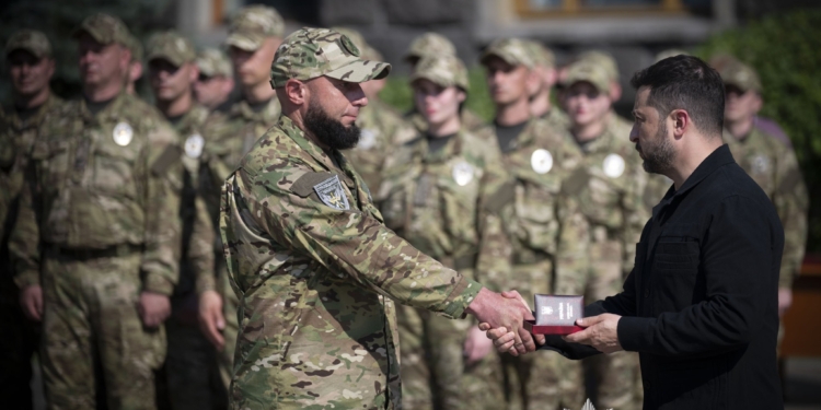 Двоє бійців батальйону поліції удостоєні державної нагороди
