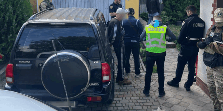 На Тернопільщині виявили арсенал зброї та наркотики