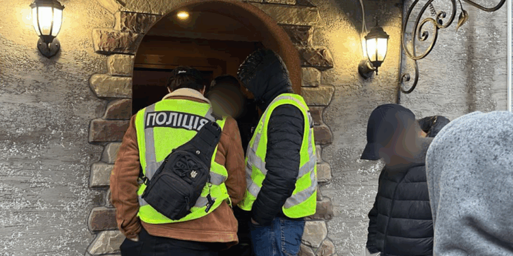 Переправляли військовозобов'язаних через кордон