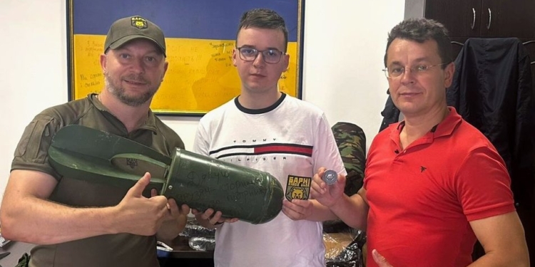 Студенти замість святкування – передали гроші для ЗСУ