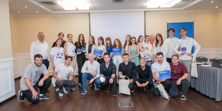 Тернопільська команда на дебатному турнірі в Києві