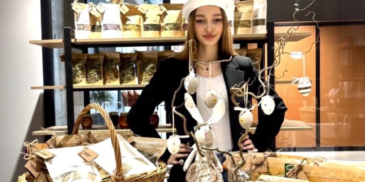 Тернополянка Адріана Петрокушина готує трав'яні чаї