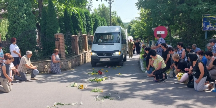 У Борщеві попрощалися із загиблим Іваном Гелетканичем