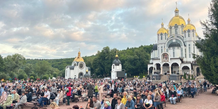 У Зарваниці відбувається Всеукраїнська проща
