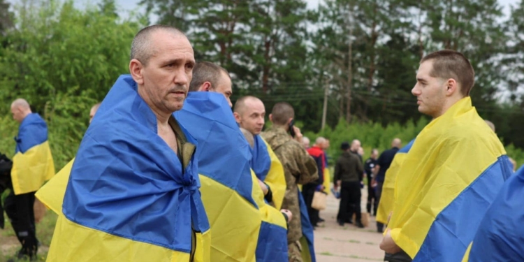 З ворожого полону повернулися двоє захисників