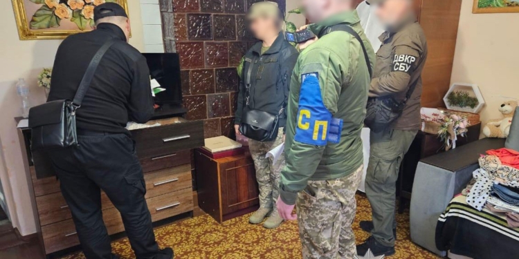 Залучив військовослужбовців до будівництва власного будинку