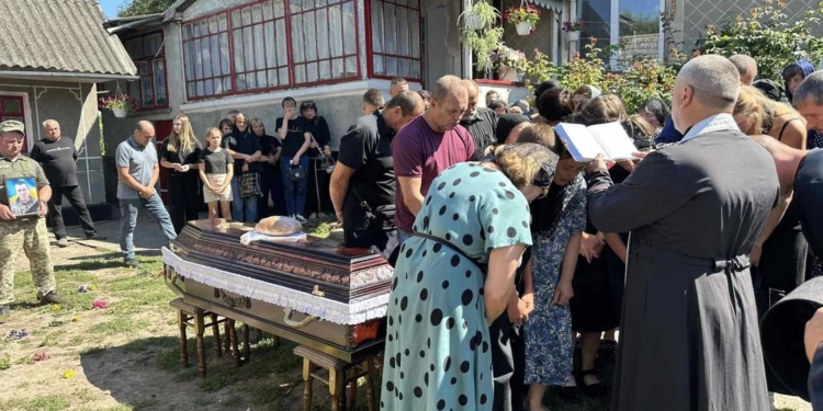 На Тернопільщині поховали захисника Сергія Шмигуна