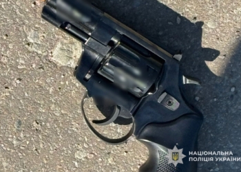 На території лікарні чули стрілянину