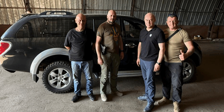 Сергій Надал передав воїнам ТРО автомобіль та квадрокоптери