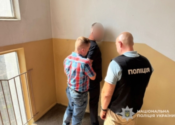 На хабарі 5 000 доларів затримали лікаря
