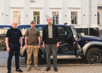 Новий позашляховик для захисників передав Тернопіль