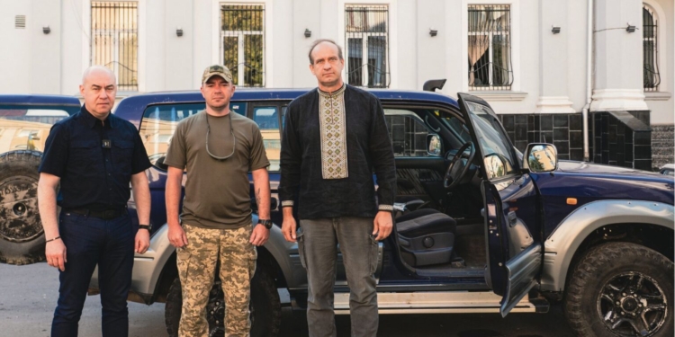 Новий позашляховик для захисників передав Тернопіль