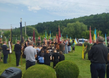 Попрощалися із загиблим Василем Опришком