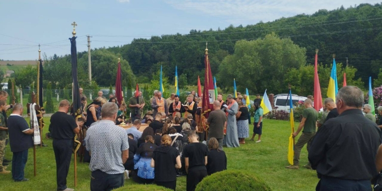 Попрощалися із загиблим Василем Опришком