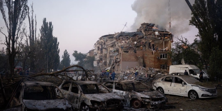 Ворог завдав удару по Києву та пошкодив поїзди