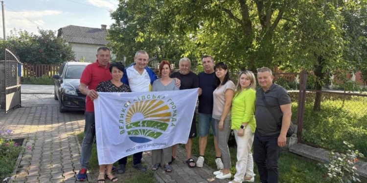 Захисника з Тернопільщини зустріли вдома після полону