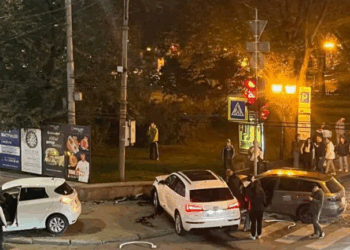 Автотроща за участю трьох машин