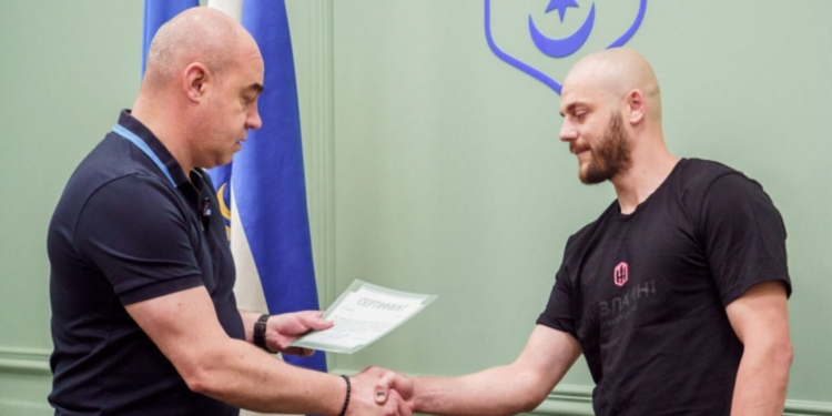 Боєць Азову отримав житло від Тернополя