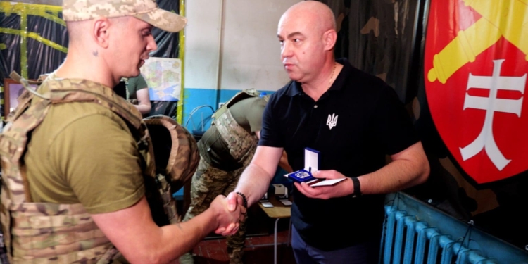 Міський голова Сергій Надал вручив відзнаки воїнам
