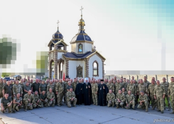 Митрополит Епіфаній благословив автомобілі для ЗСУ