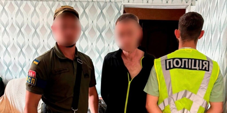 На Тернопільщині злочинна група займалася збутом зброї